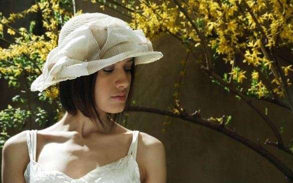 Cappello da sposa beige