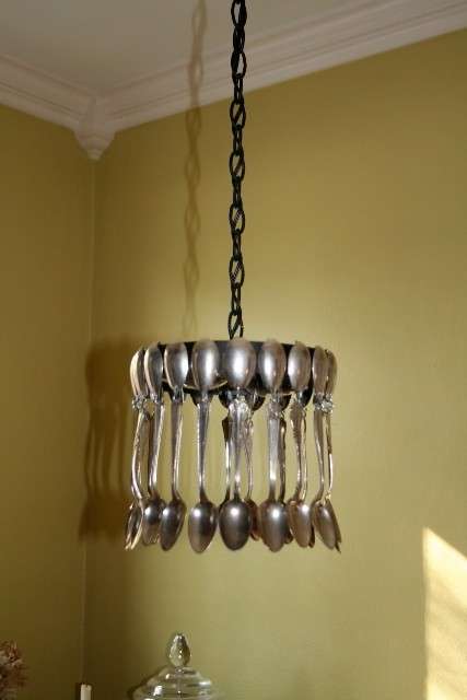 Lampadario con i cucchiai