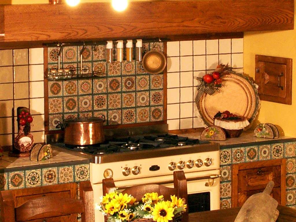 Maioliche colorate in cucina