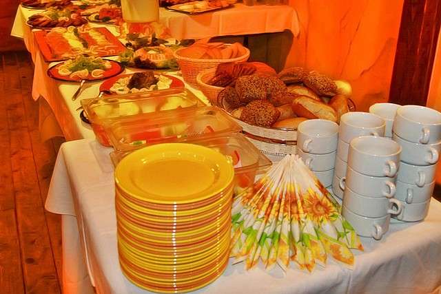 Organizzare la tavola da buffet