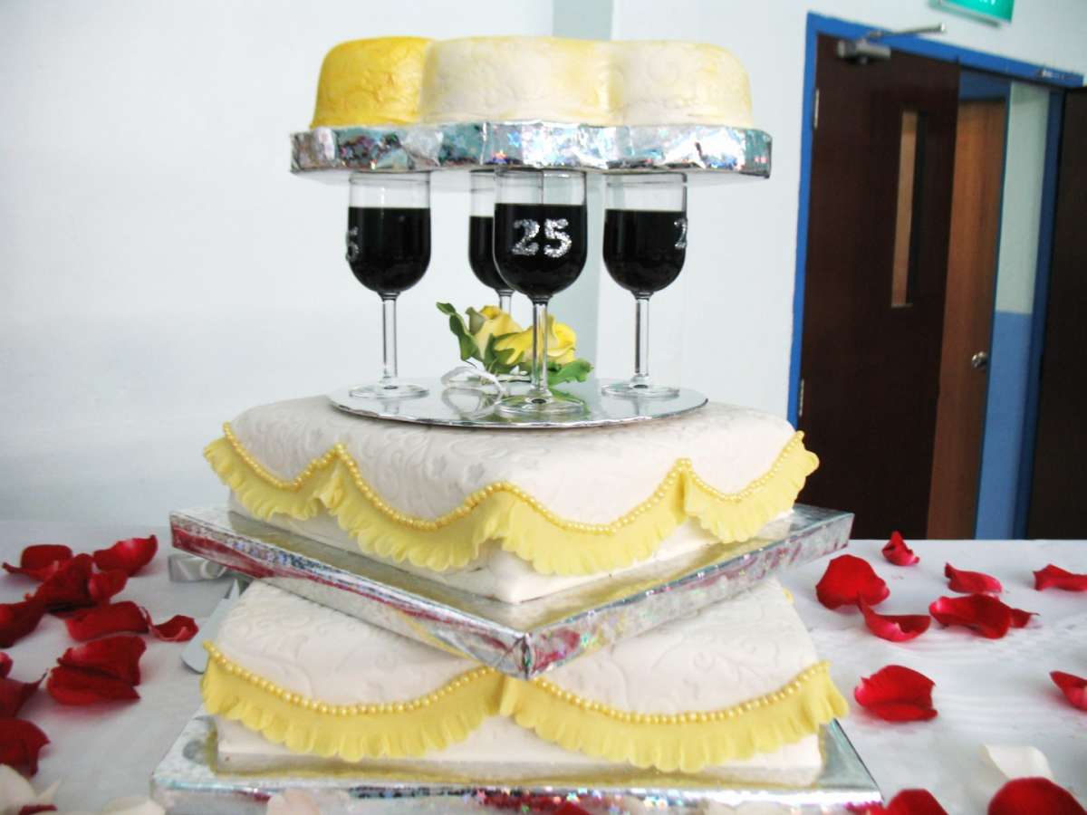 Torta per l'anniversario per i 25 anni