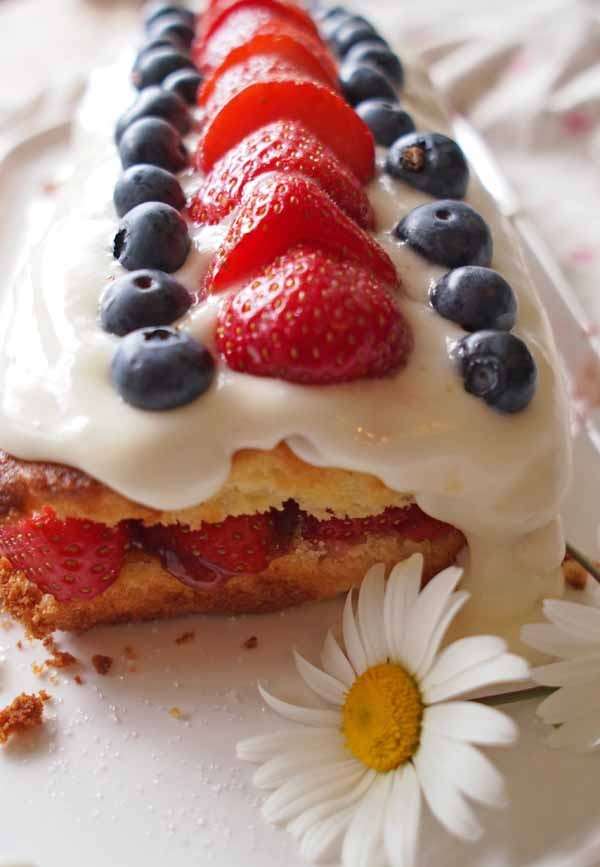 Torta di compleanno con glassa morbida