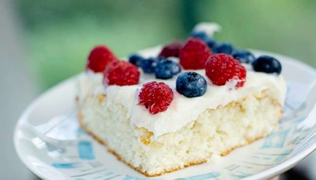 Torta di compleanno con la crema