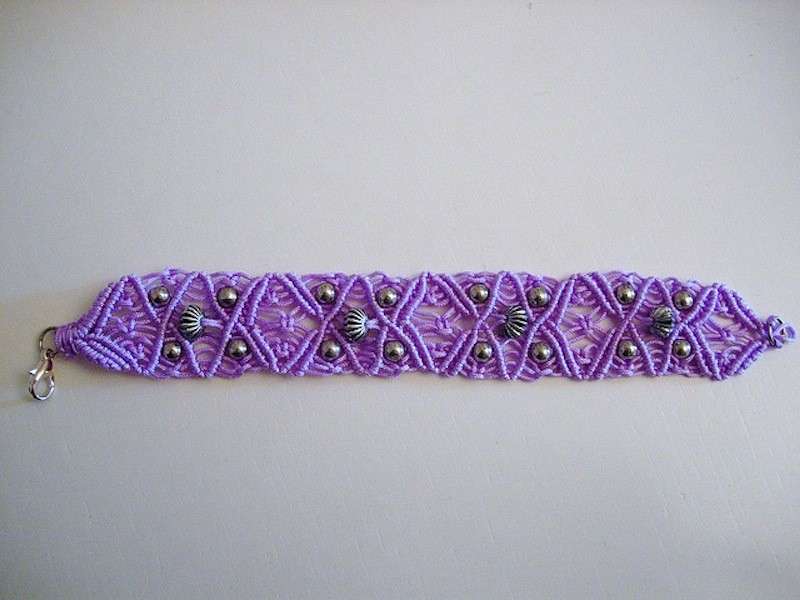 Bracciale viola macramè