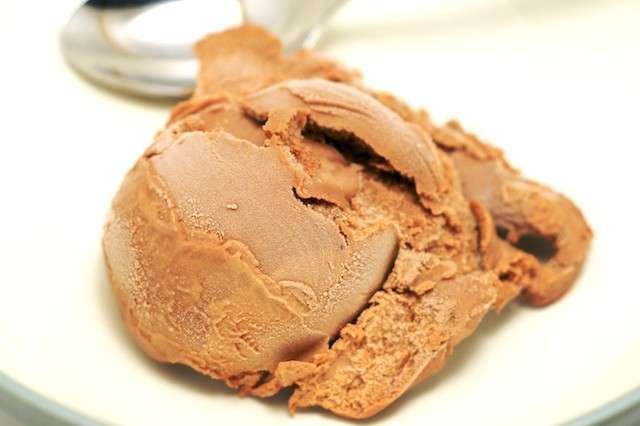 Gelato alla nocciola e cioccolato