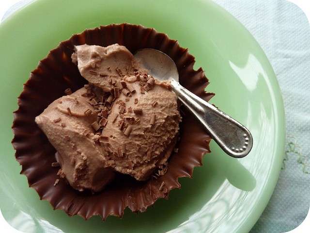 Gelato alla nocciola in cialda di cioccolato