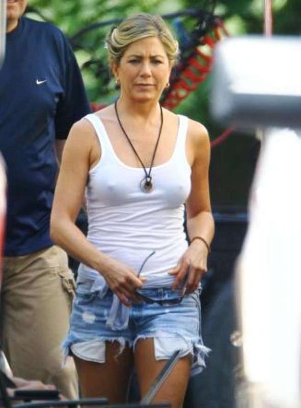 Jennifer Aniston in canotta