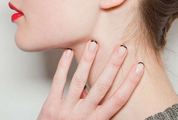 Manicure dark