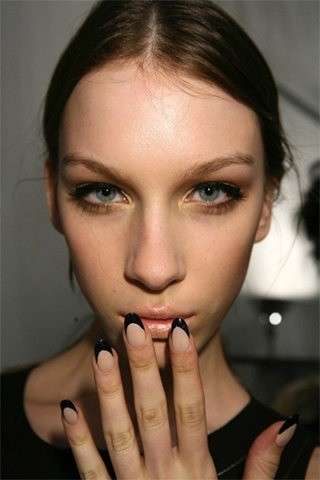 Manicure nero beige