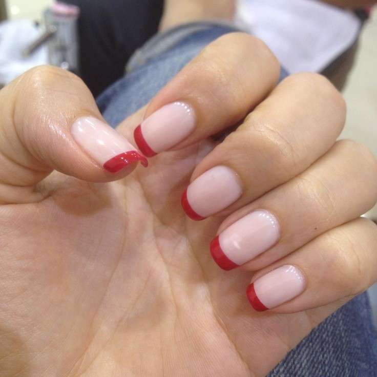 Manicure rosa e rosso
