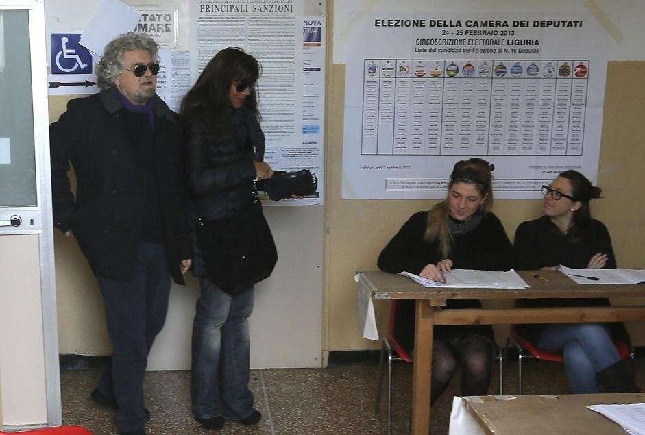 Parvin Tadjk a votare con Beppe Grillo