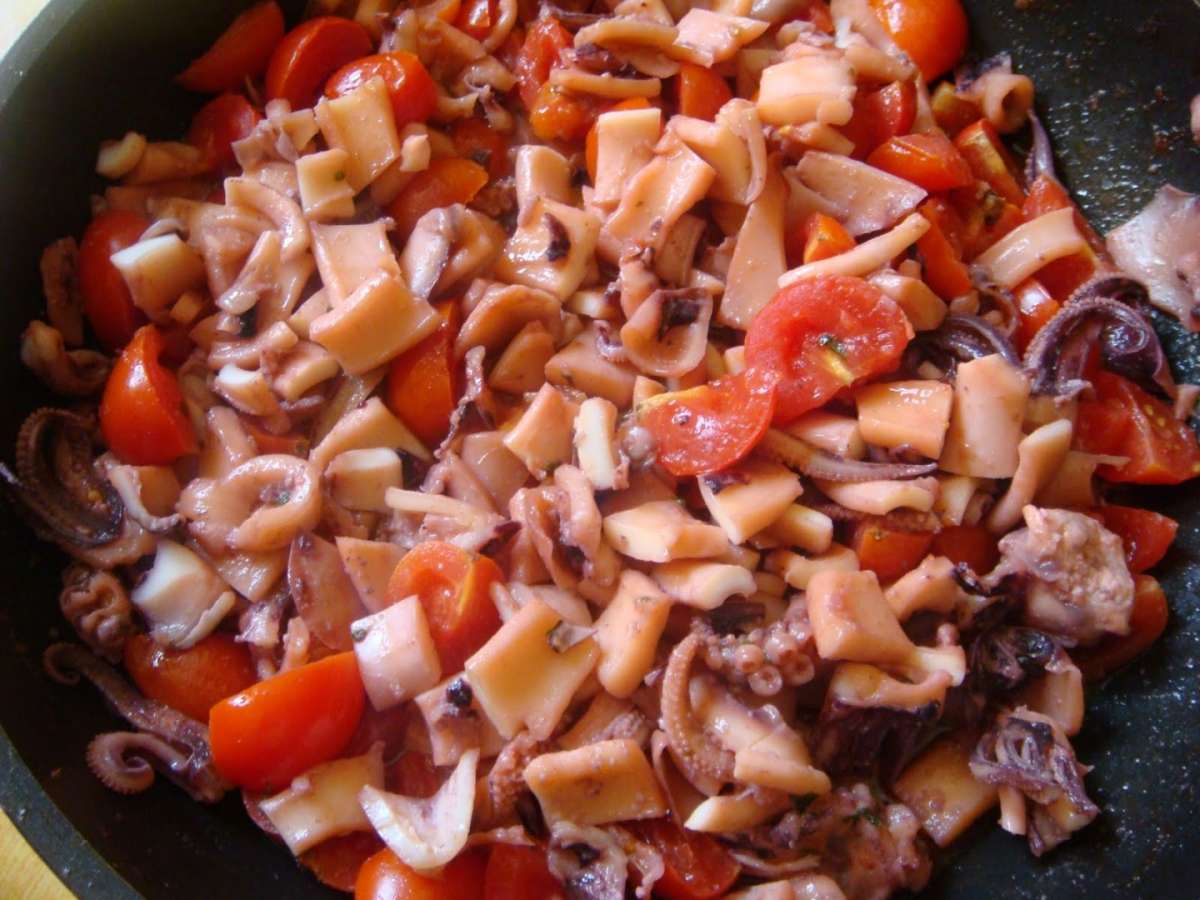 Sugo di calamari e pomodoro fresco