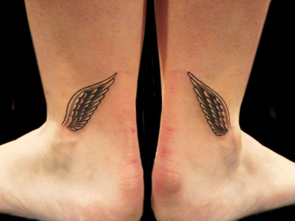 Tatuaggio ali piedi