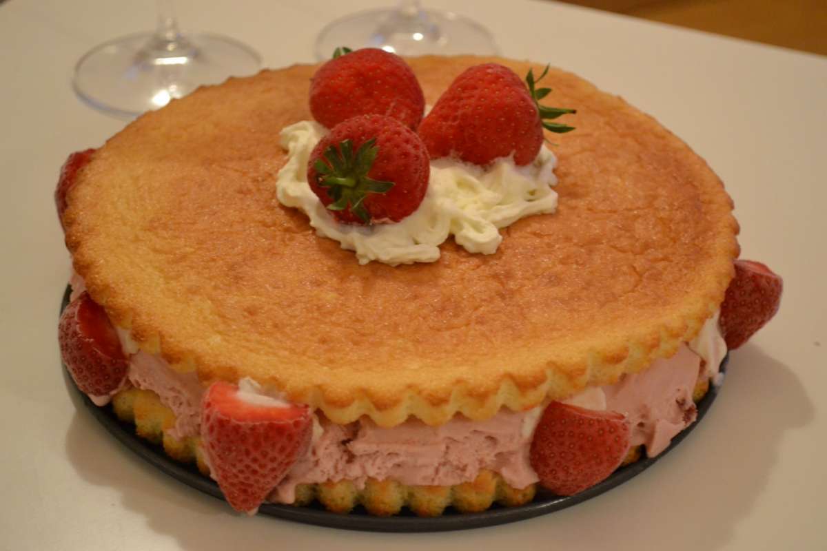 Torta gelato con fragole