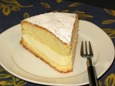 Torta paradiso farcita con crema di latte