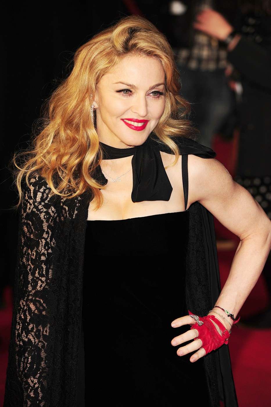 Madonna con braccia muscolose