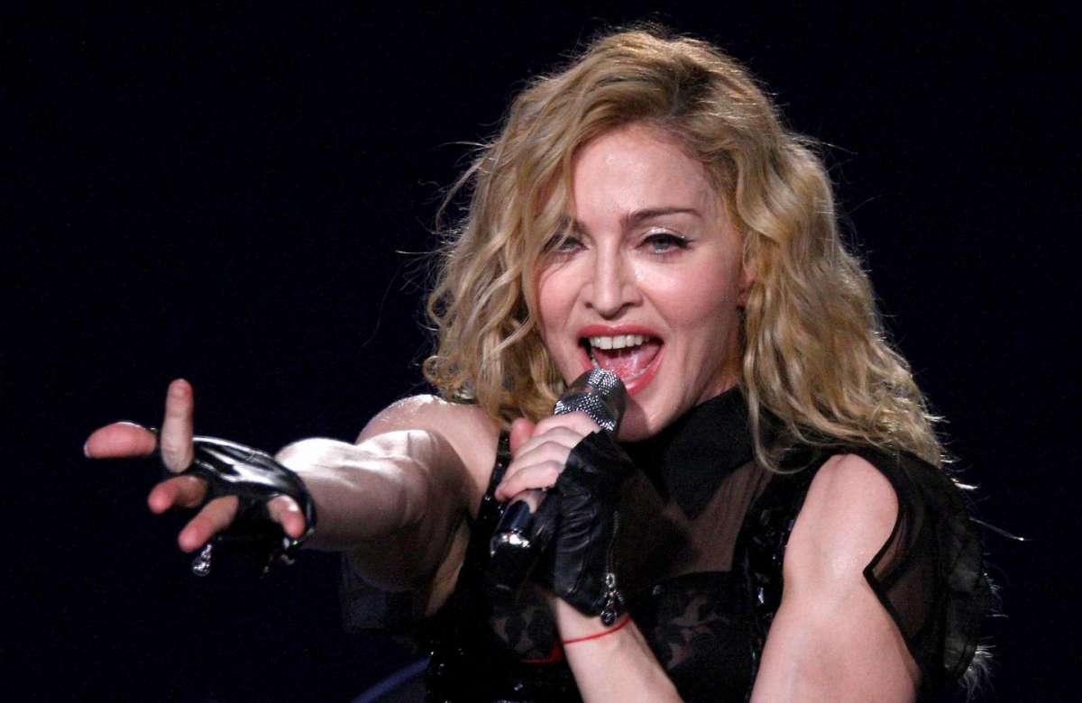 Madonna con braccia muscolose