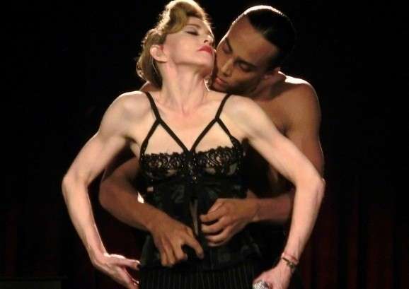 Madonna in un ballo sensuale