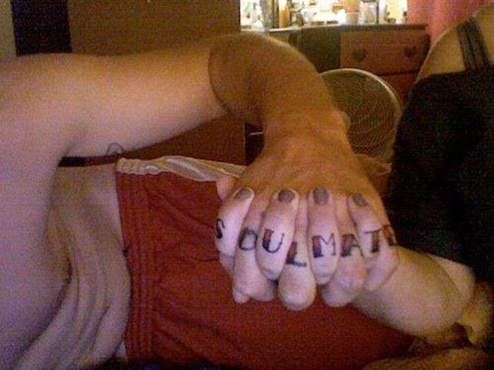 Tatuaggi di coppia sulle dita