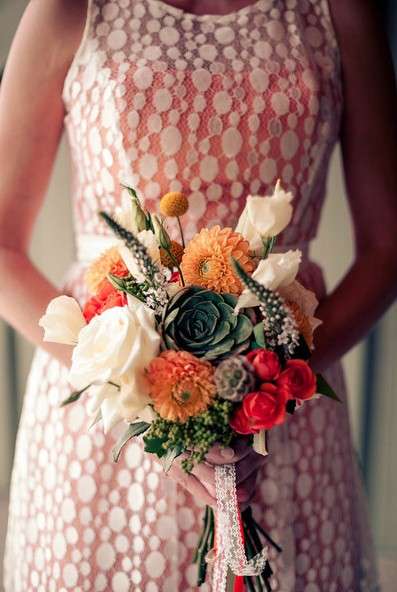 Bouquet da sposa con fiori di montagna