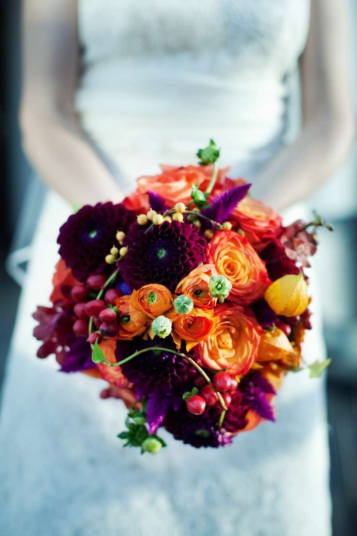 Bouquet ricco per la sposa d'autunno