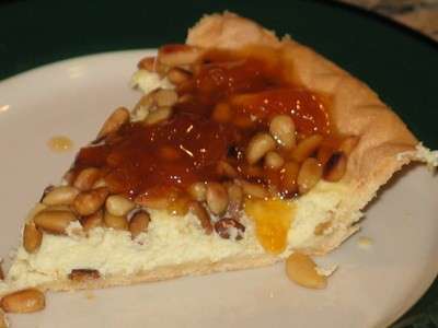 Crostata alla crema con pinoli