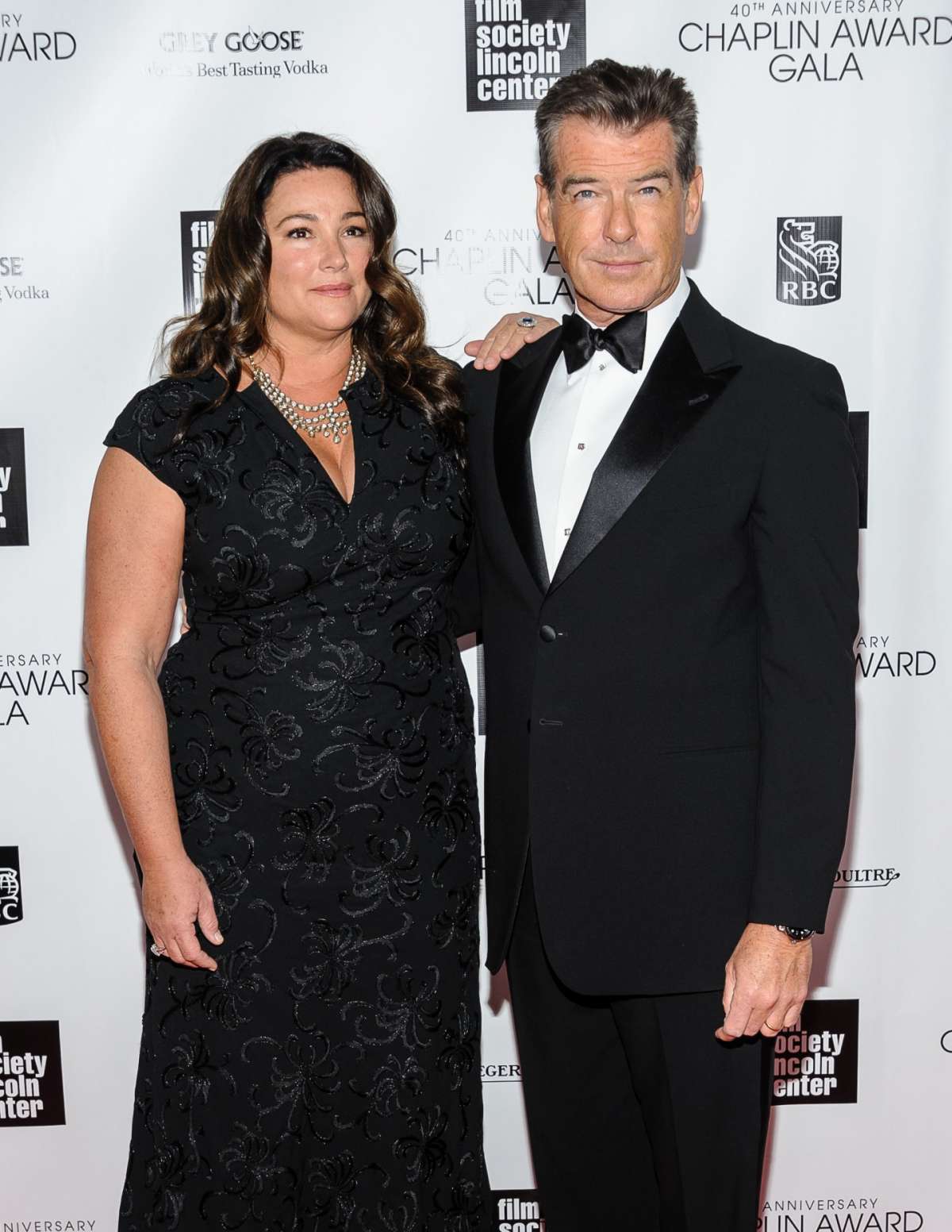 Keely Shaye Smith con Pierce Brosnan