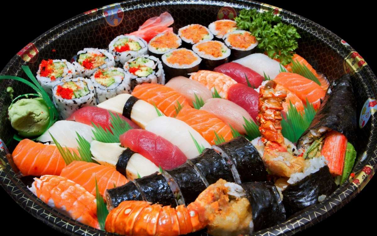 Mega piatto di sushi