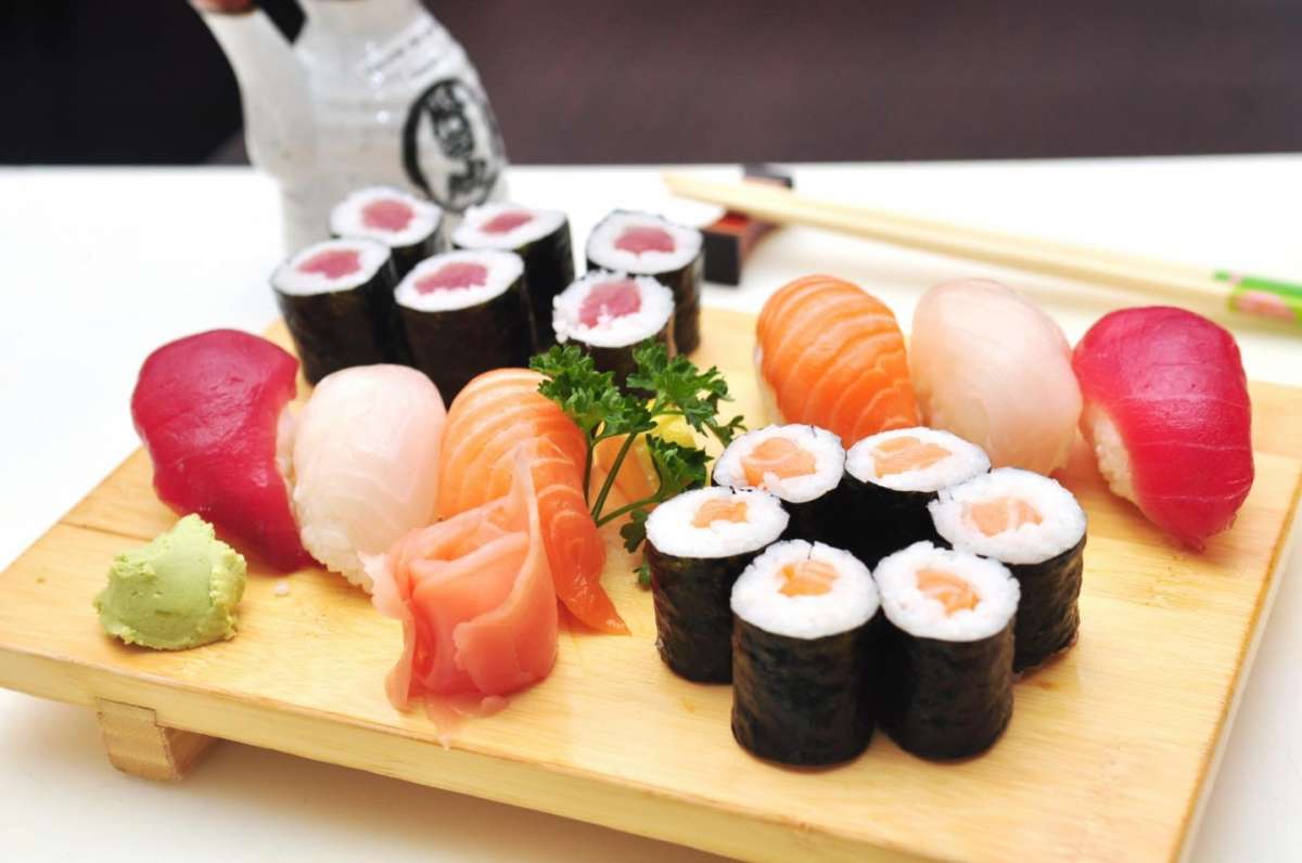 Sushi presentato in cerchi e tris