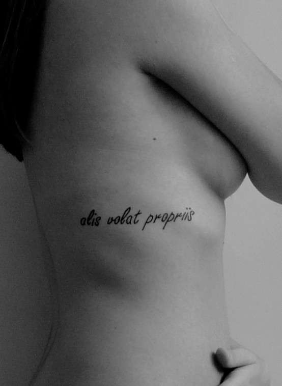 Tatuaggio Alis Volat Propriis