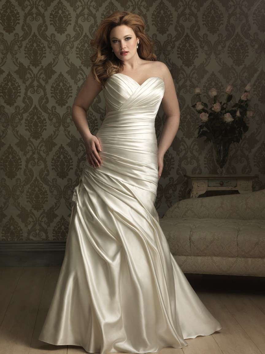 Abito da sposa per taglie forti color avorio