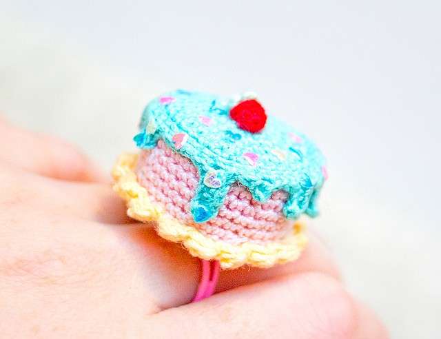 Anello crochet con torta