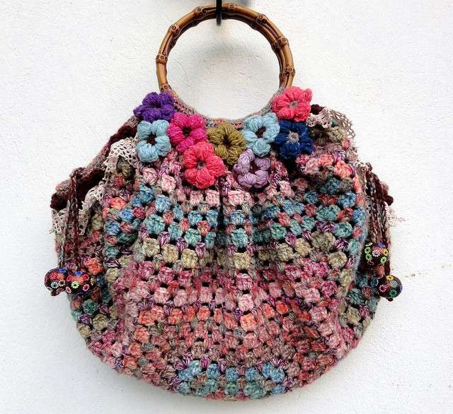 Borsa colorata con fiori