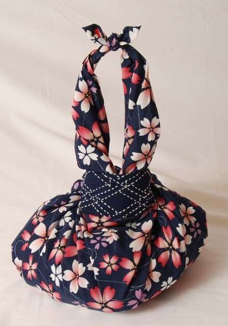 Borsa con il foulard floreale