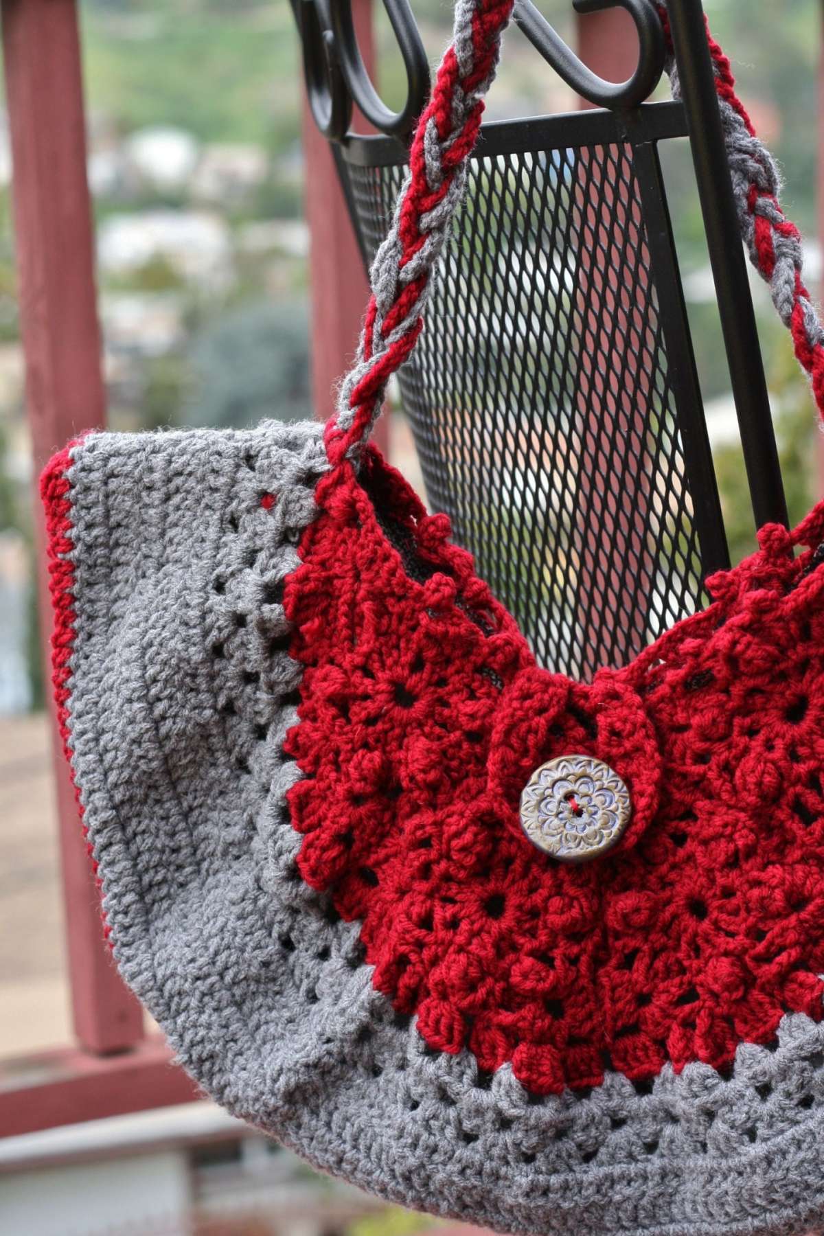 Borsa grigia e rossa crochet