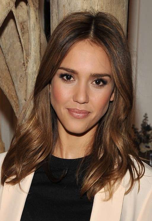 Capelli alle spalle di Jessica Alba