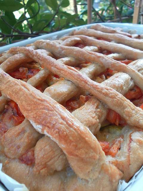 Crostata salata con pomodori