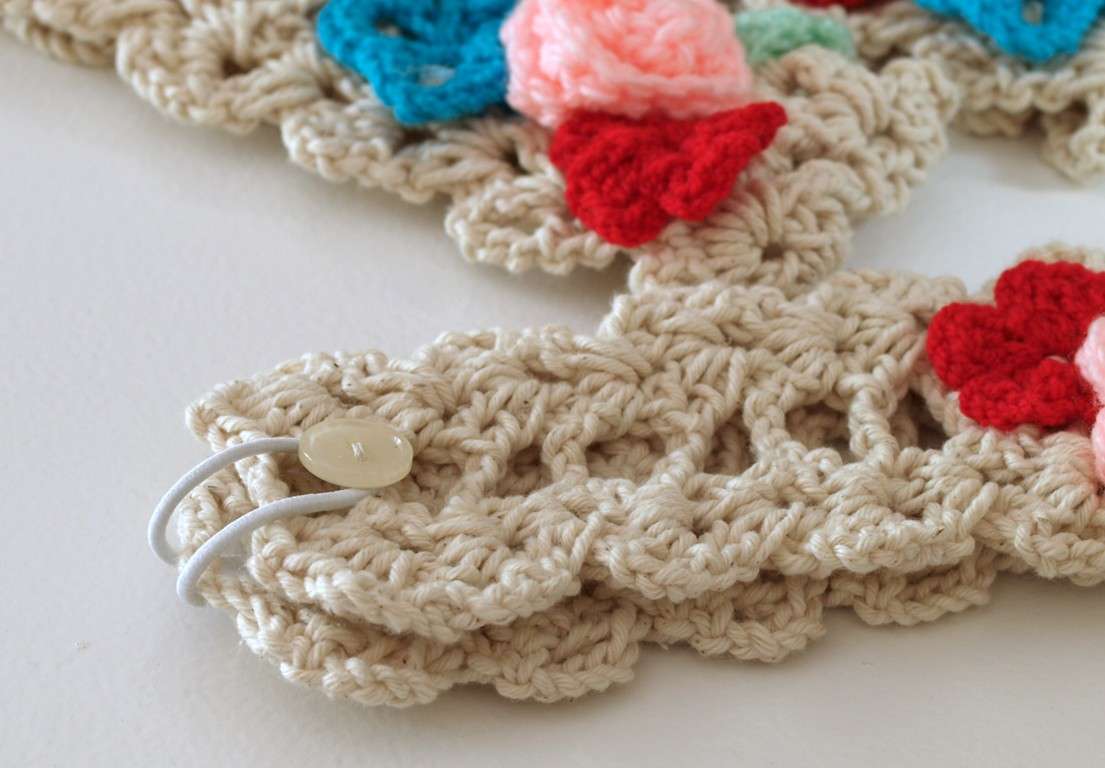 Fascia crochet beige con fiori colorati