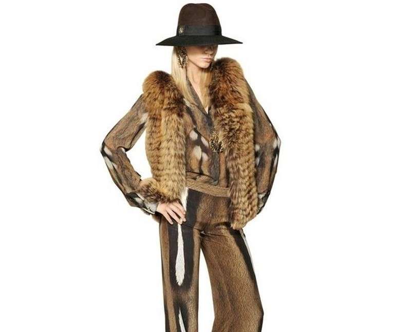 Gilet di pelliccia Roberto Cavalli in un look animalier