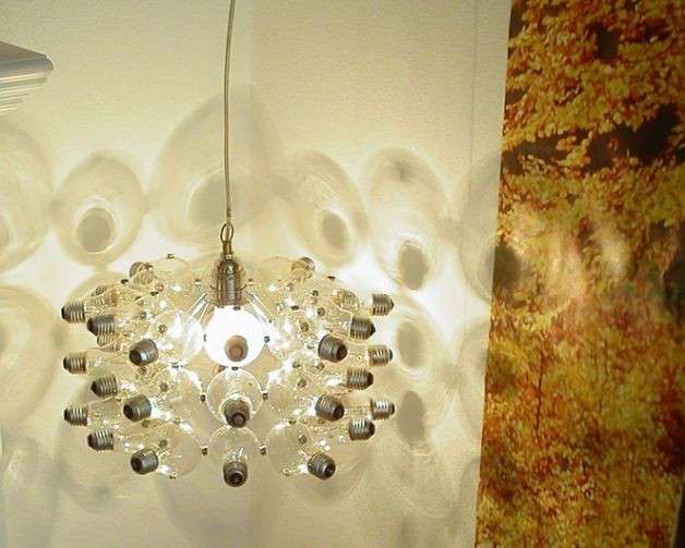 Lampadario con composizione di lampadine