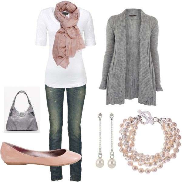 Look casual con accessori rosa e grigi