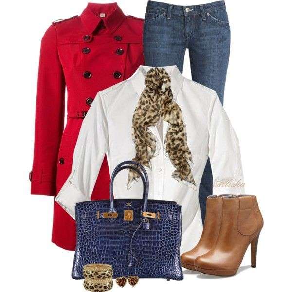 Look casual con trench rosso