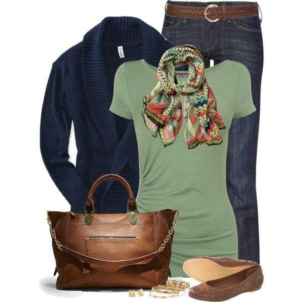 Look casual in verde e blu scuro