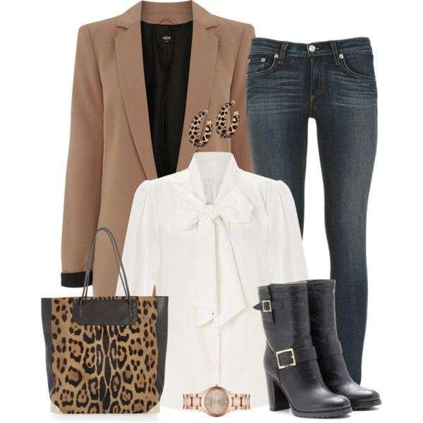 Look con blazer e borsa animalier