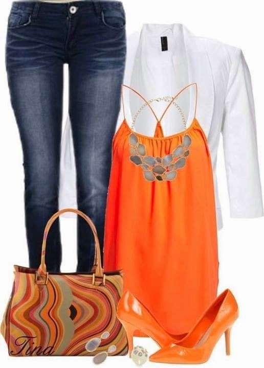 Look con dettagli arancioni