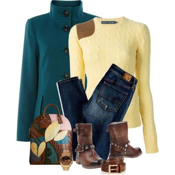 Look con maglione giallo e caban verde