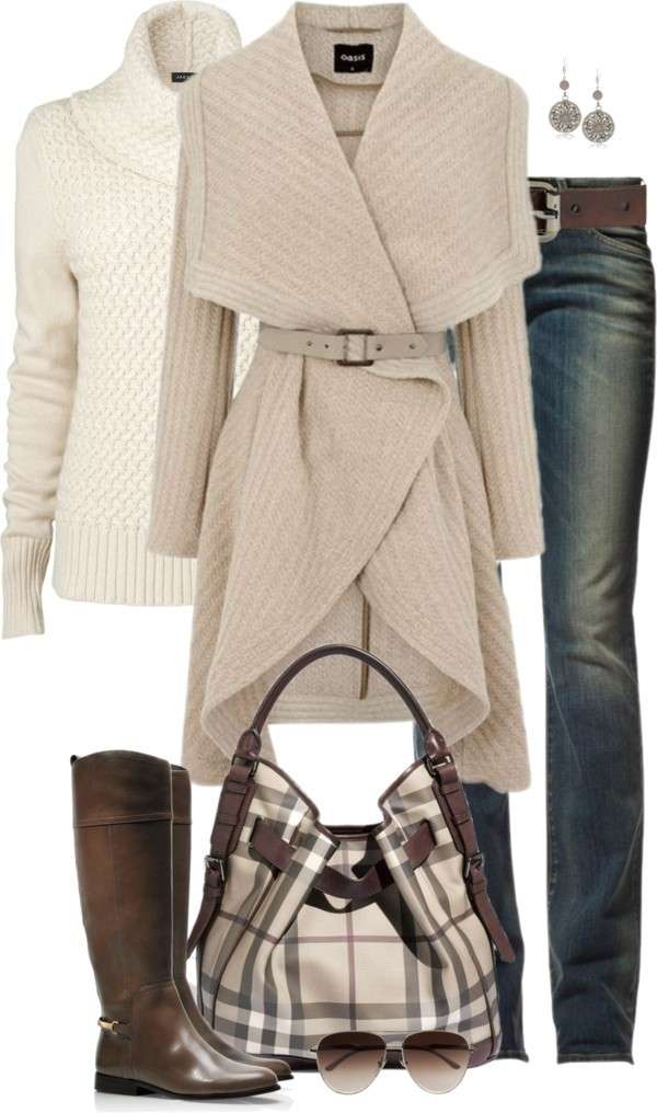 Look con mantella beige