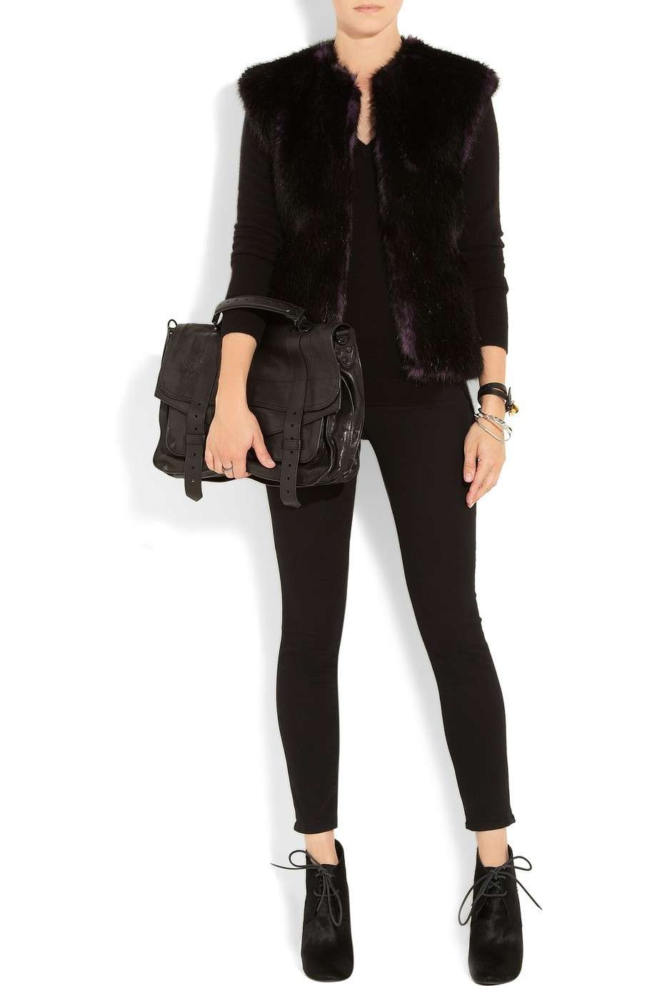 Look in total black con gilet nero Karl Lagerfeld