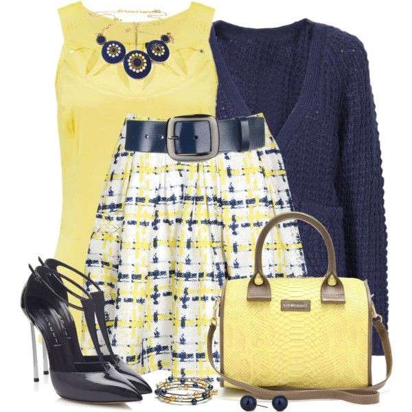 Look romantico con elementi giallo canarino