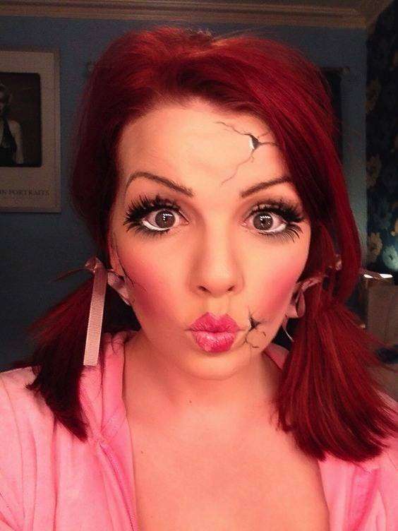 Make up da bambola assassina con ciglia finte